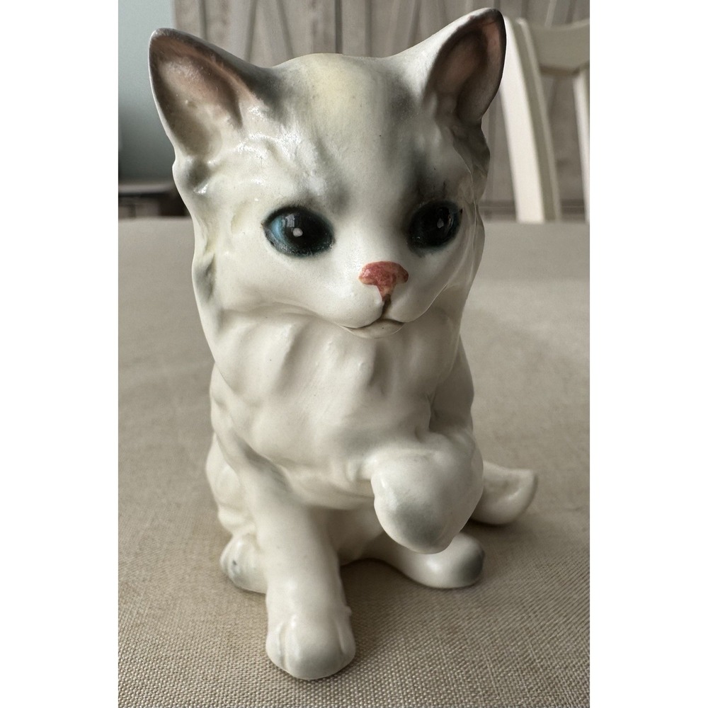 Vintage Lefton Japan‎ Cat Figurine Ceramic Kitten Mid Century Decor Collectible